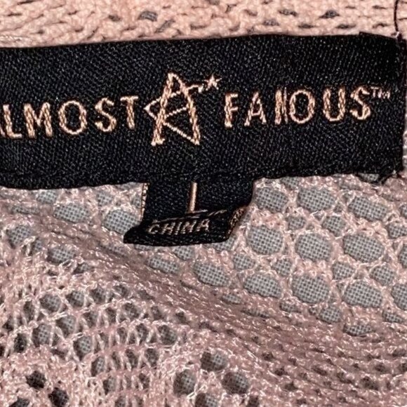 Almost Famous Crochet Knitted Sexy Sheer Peach Color Sleeveless Blouse Size Larg - Picture 4 of 6